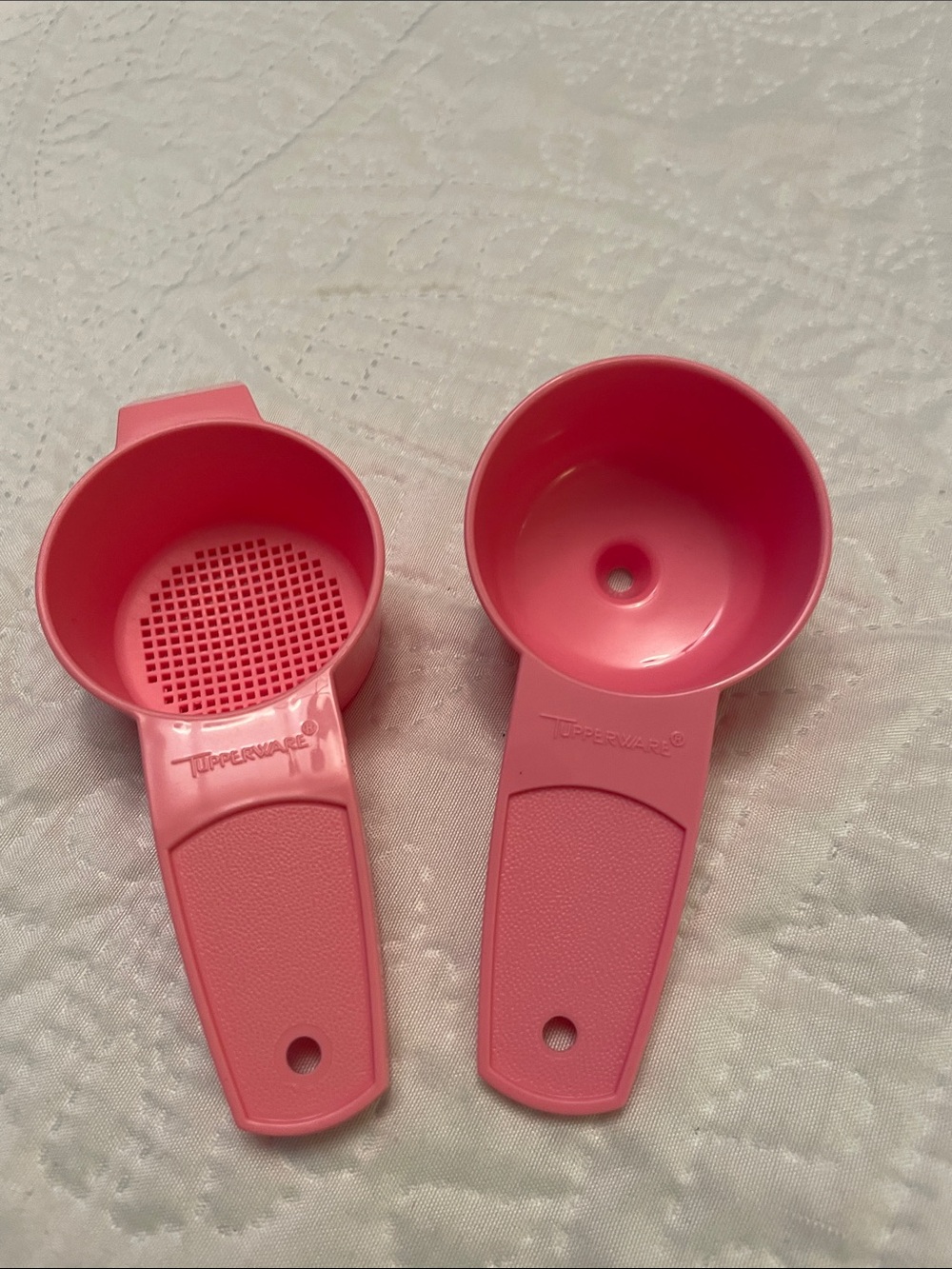 New Set of 2 Tupperware PINK Mini Tea Strainers & Funnel